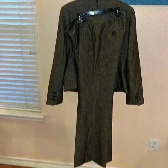 The Limited   Collection size 8 pantsuit - Picture 4 of 4